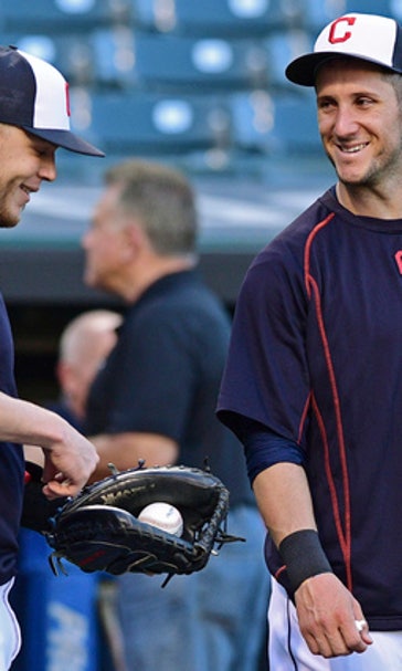 Indians C Yan Gomes returns from broken hand for postseason